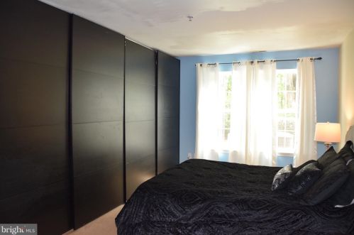 216 Stone Hurst Ct, New Castle DE  19720-3946 exterior