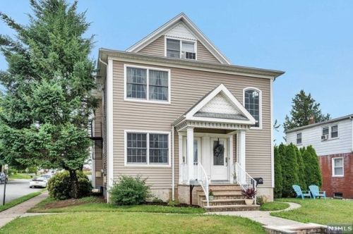 82 Lee St, Elmwood Park NJ  07407-2107 exterior