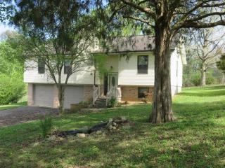 326 River Bend Dr, Loudon, TN 37774-6627
