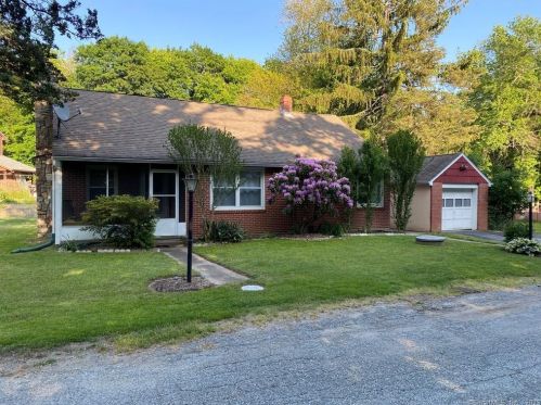 3 Cedarcrest Dr, Norwich, CT 06365-8404