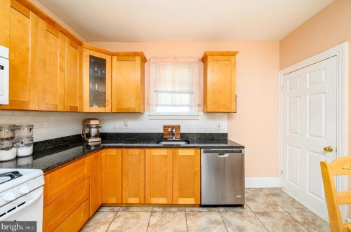 18 Barber Ave, West Deptford NJ  08096-2414 exterior