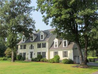 5 Heather Ln, Simsbury, CT 06070-2538