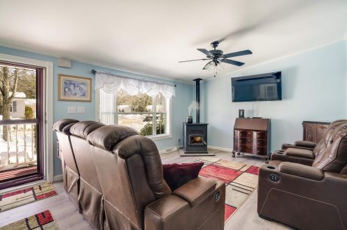 22 Great Brook Dr, Belmont NH  03220-4403 exterior