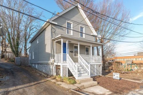9 Archer Ct, United States Coast Guard Ac, CT 06320-4901