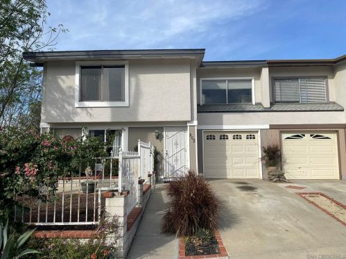 802 Lemon Ave, Vista, CA 92084-5106