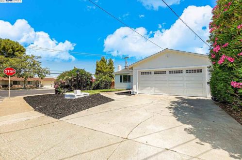 5501 Arizona Dr, Concord CA  94521-4026 exterior