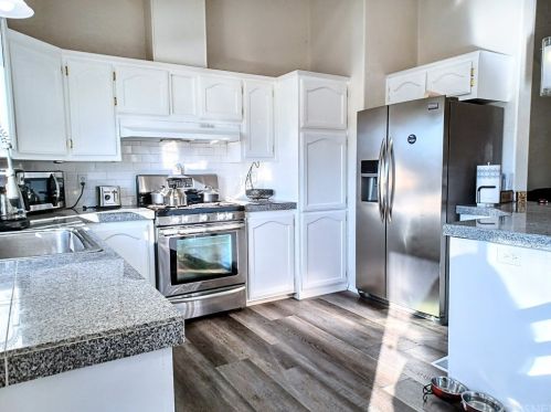 19778 Canyon View Dr, Santa Clarita CA  91351-5717 exterior
