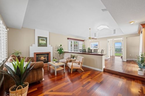 24320 Taranto Ave, Santa Clarita, CA 91355-1914
