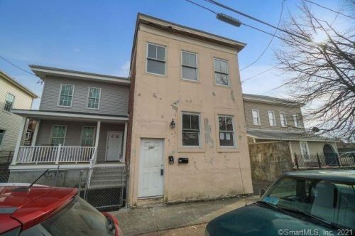 154 Clarence St, Bridgeport, CT 06608-2226