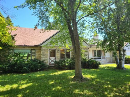 1428 Scenic Rd, Hubertus, WI 53033-9604