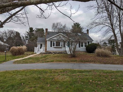 97 Wheeler Ave, Salem NH  03079-3494 exterior