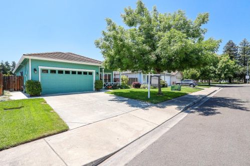 3387 Four Seasons Dr, Turlock CA  95382-9713 exterior
