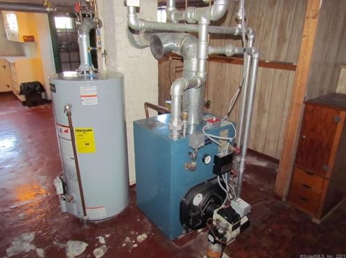 32 Denison Ave, Groton CT  06340-4415 exterior