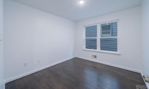 69 13 St, Newark NJ 07107-1108 exterior