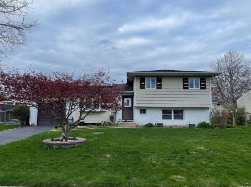373 23rd St, Deer Park, NY 11729-6330