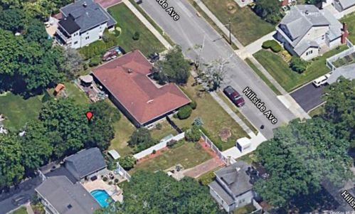14 Hillside Ave, Blue Point, NY 11715-1307