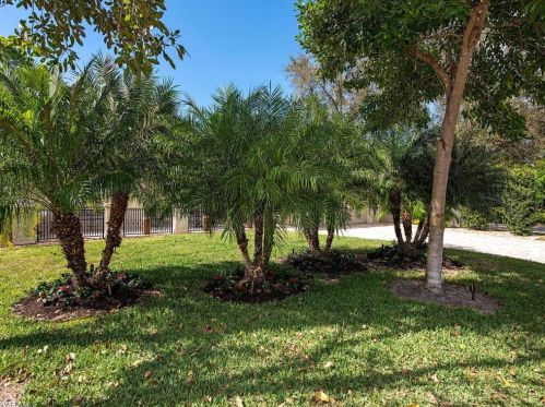 2595 Royal Palm Ct, Naples, FL 34103-4579