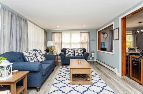 5 Pamela Dr, Wallingford CT  exterior