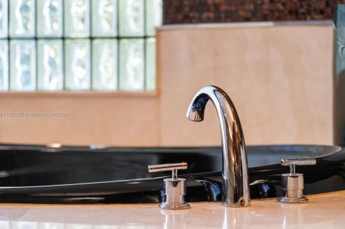 4828 Peninsula Dr, Daytona Beach FL 32127-7203 exterior