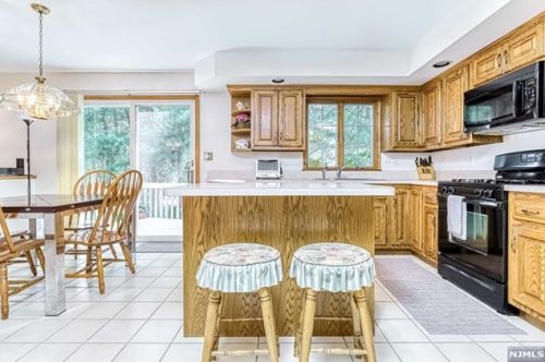 7 Heather Ln, Ridgewood NJ  07452-2835 exterior