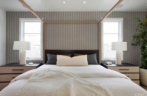 209 Crystal Ave, Newport Beach CA  92662-1313 exterior