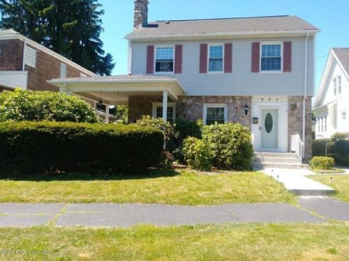 990 Broad St, Hazle Township PA  18201-6849 exterior