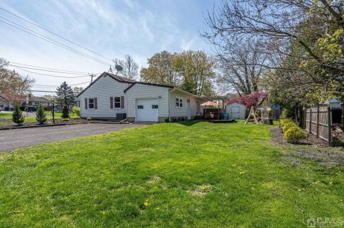 324 Metlars Ln, Piscataway NJ  08854-5173 exterior