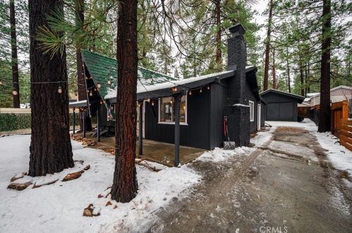 328 Sherwood Blvd, Big Bear City CA  92314 exterior