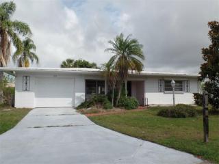 1725 Cheyenne St, Sarasota, FL 34231-8824