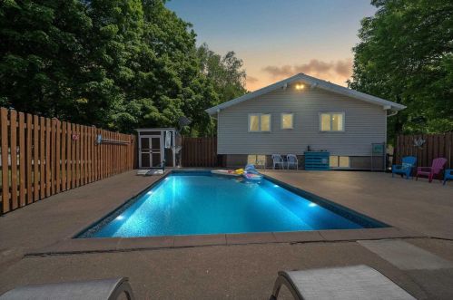 338 Swiss Hill Dr, Green Bay, WI 54302-4326