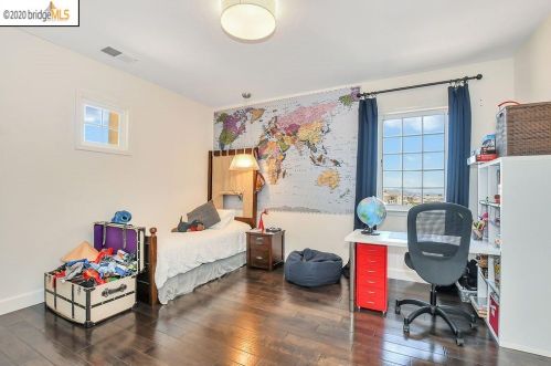 13445 Campus Dr, Oakland CA  94619-3711 exterior