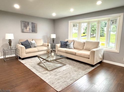 85 Durrell St, Verona, NJ 07044-1721