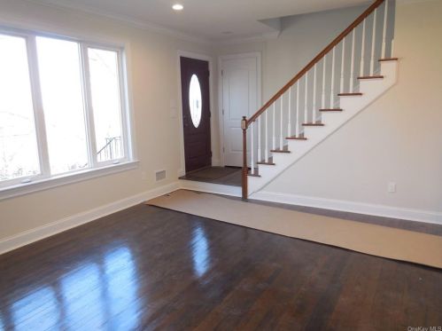 15 Bowbell Rd, White Plains, NY 10607-1105