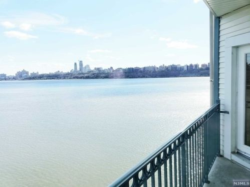 304 The Promenade, Edgewater, NJ 07020-2108