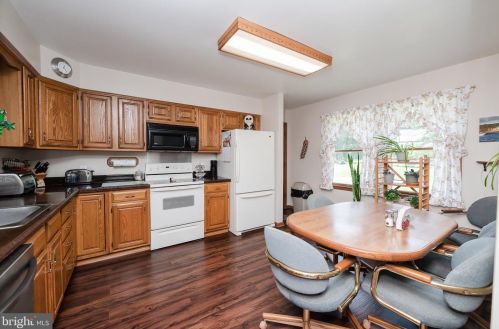 6 Pendleton Dr, Berlin Boro NJ  08009-9672 exterior