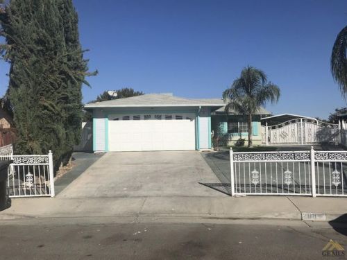 208 Caroline Ln, Bakersfield, CA 93263-3125