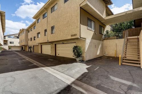 15057 Sherman Way, Van Nuys CA  91405-5022 exterior