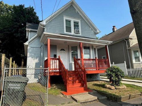 48 Bell St, Bridgeport, CT 06610-2716