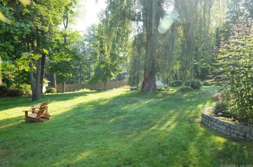 81 Linda Ln, Bethel, CT 06801-1636
