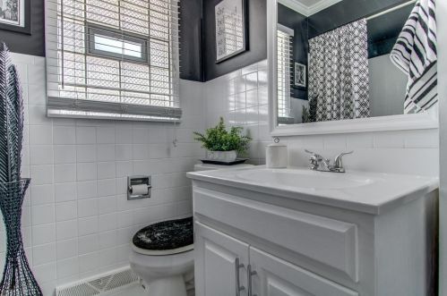 8250 Jackson Ave, Hammond IN  46321-1633 exterior