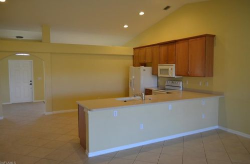 124 35th Ave, Cape Coral, FL 33993-6917