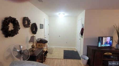 2031 Charles Ct, Mahwah NJ  07430-1386 exterior