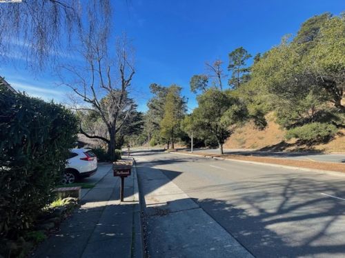 3539 Joaquin Miller Rd, Oakland CA  94602-2649 exterior