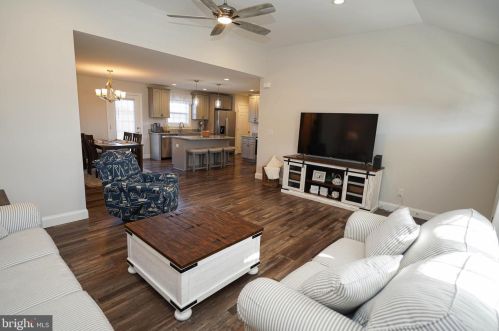 2 Highland Dr, Seaford DE  19973-4827 exterior