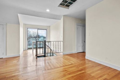 30 Gould St, Middletown RI 02840-2144 exterior