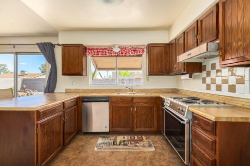 1521 Marlboro Dr, Chandler, AZ 85224-1852