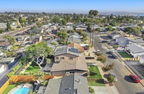 4031 Datcho Dr, San Diego CA 92117-4621 exterior