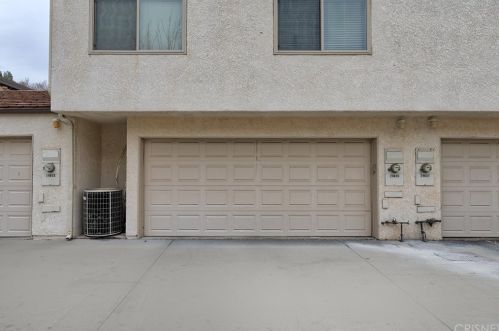 24605 Trevino Dr, Santa Clarita CA  91355-2816 exterior