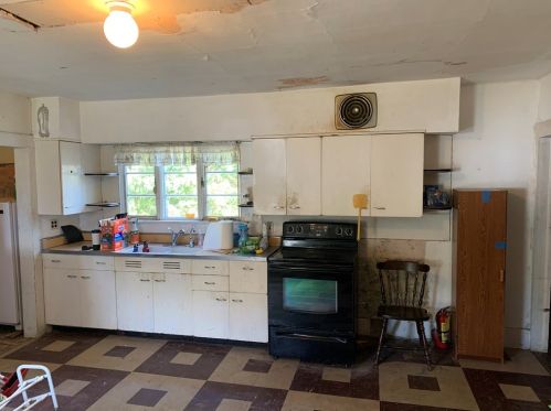 395 Vernon Rd, Greenville, PA 16125-9256