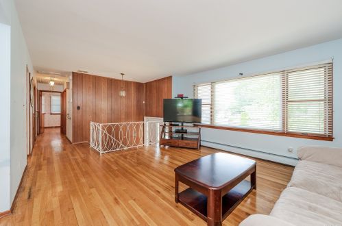 620 Dyre Ave, West Islip NY  11795-3312 exterior